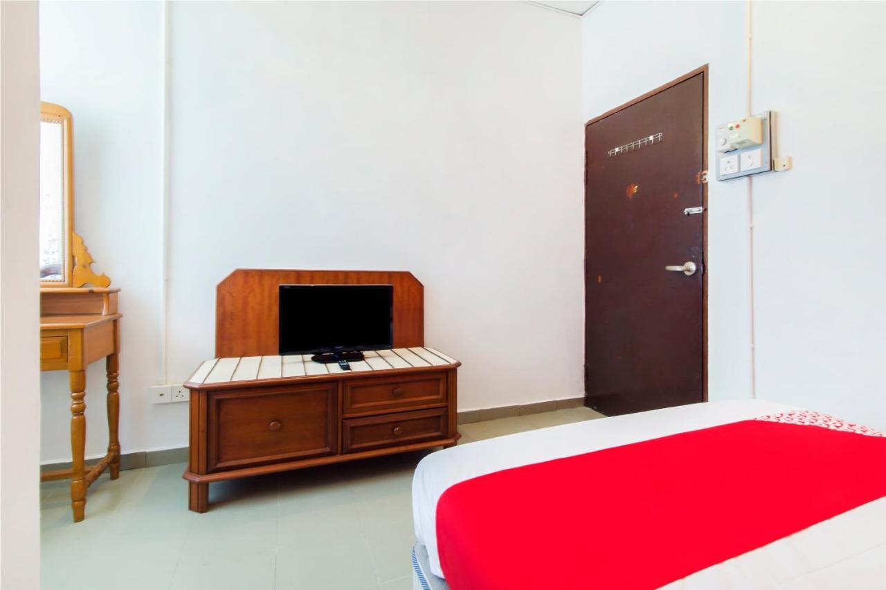 Oyo 1093 Ali'S Motel Телюк Баганг Екстер'єр фото