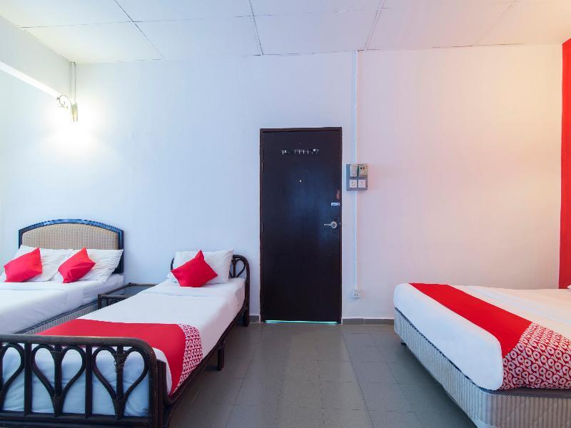 Oyo 1093 Ali'S Motel Телюк Баганг Екстер'єр фото